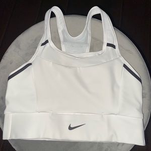 NWOT🏷Nike Swoosh Pocket Sports Bra